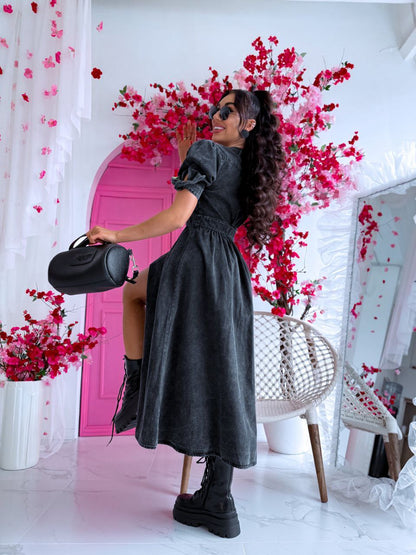 Liliana - La Sophistication du Denim Sexy